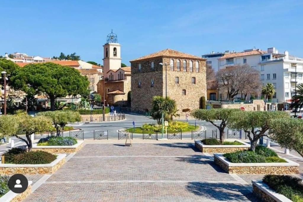 Proche Mer Et Centre Appart 2 Pieces Wifi&Clim Sainte-Maxime Buitenkant foto
